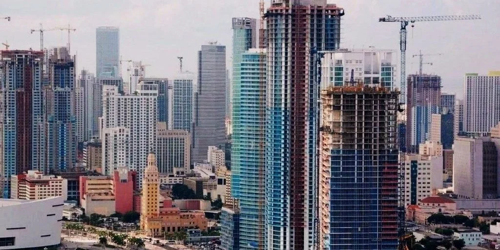 Propiedad en preconstrucción en Florida ideal para empresarios", "inversión inmobiliaria segura y rentable